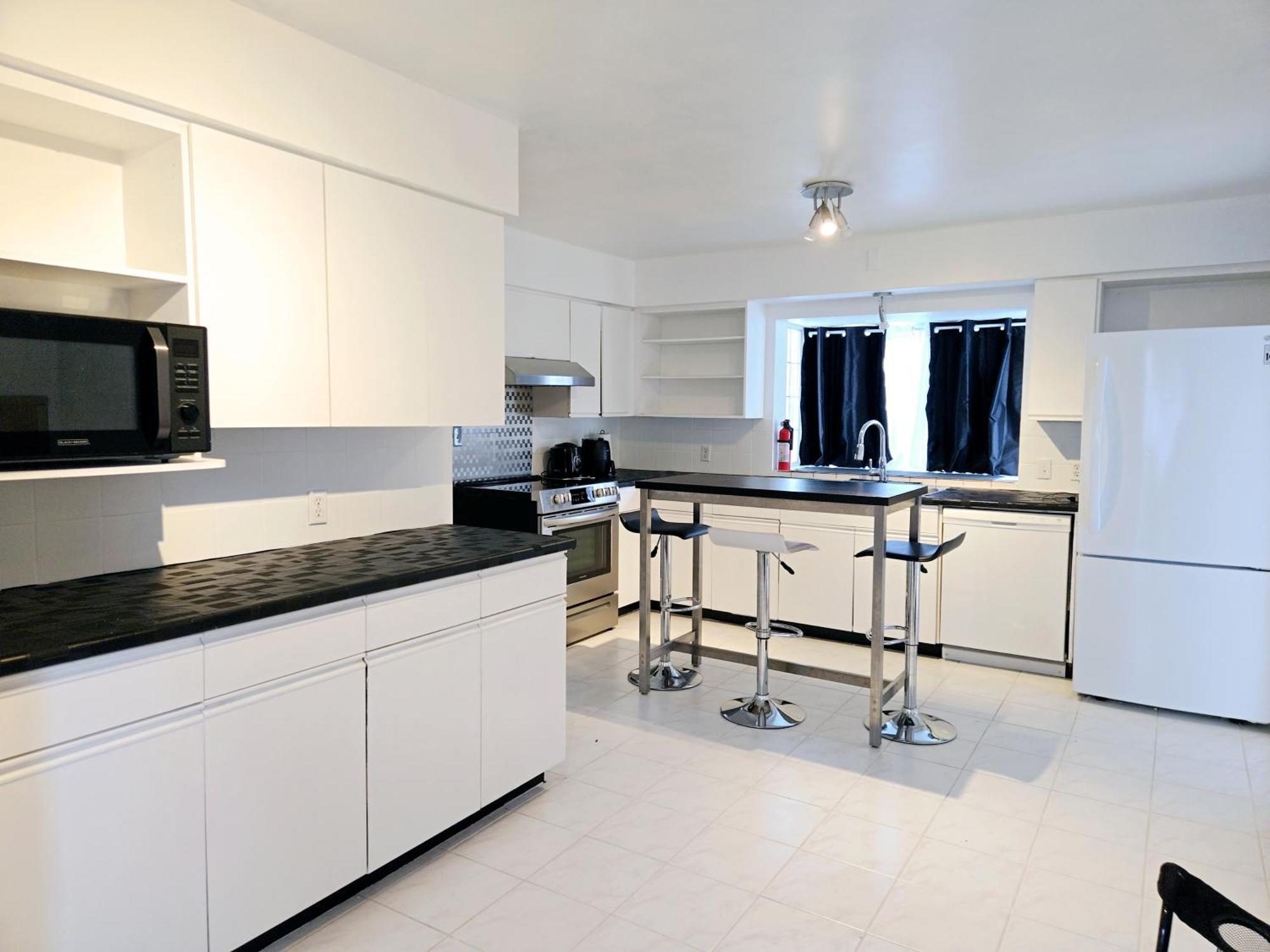 Lovely Cozy Room! With Attached Private Bath In The Heart Of Vancouver! Private Parking & Self Check-In! Exteriör bild
